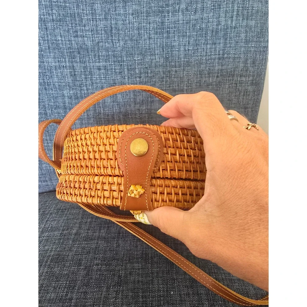 Handmade Round Rattan Heart Crossbody Bag Woven Straw Boho Circle Purse Tan